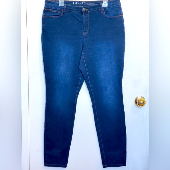 R Jeans the signature soft .in great condition - Picture 2 of 7